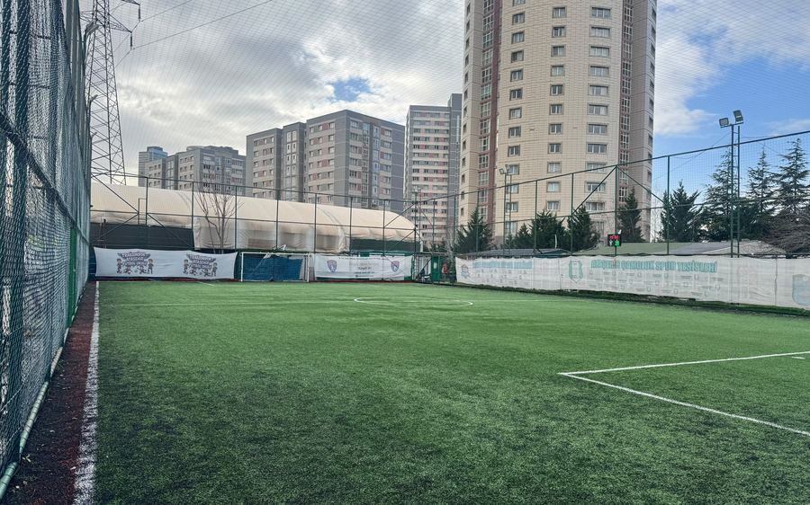 Ataşehir Çamoluk Spor Kulübü'nün Barbaros Mahallesi'ndeki futbol sahası